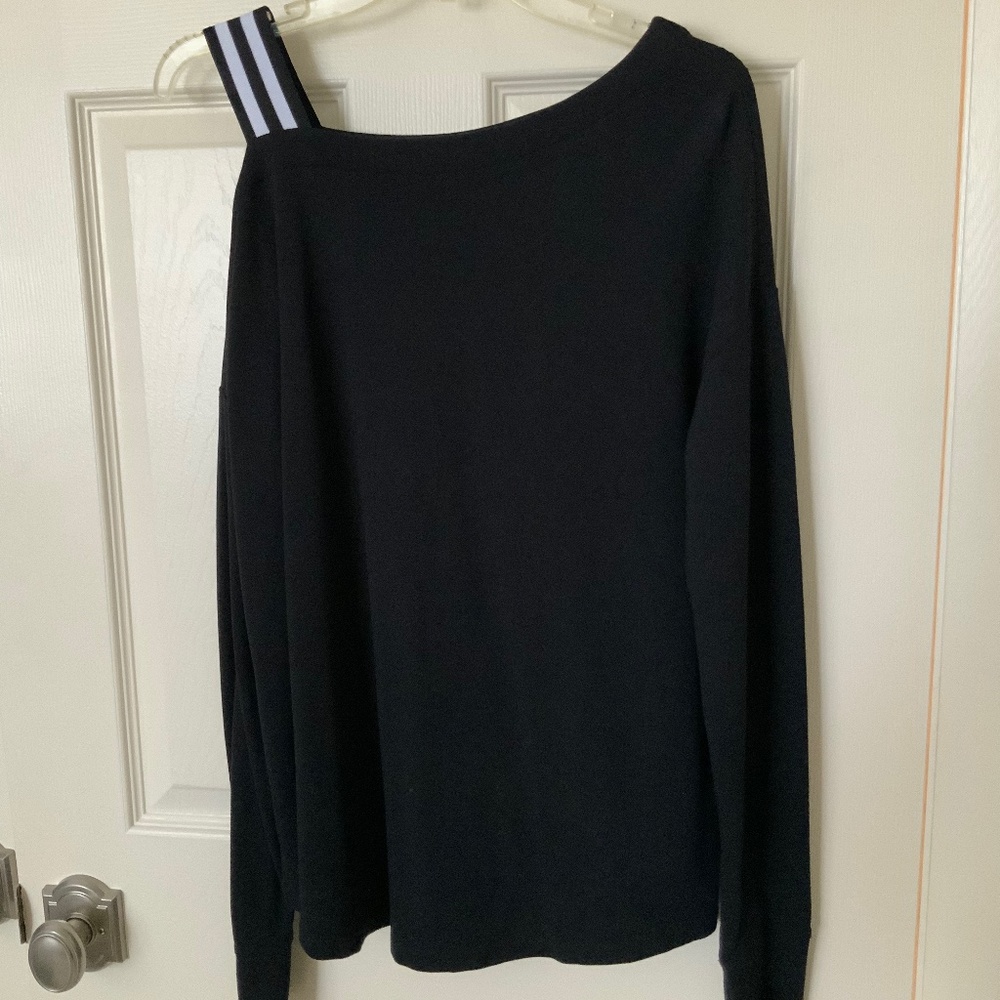 Cabi Cold Shoulder Top - NWOT